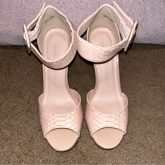 Chinese Laundry size 7.5 women’s pale pink snakeskin platforms - Picture 10 of 12